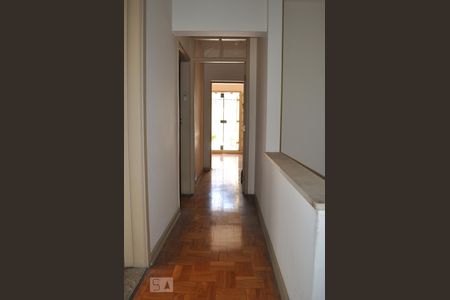 Casa à venda com 190m², 3 quartos e 3 vagasCorredor