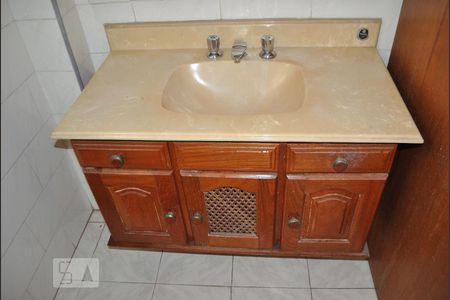 Casa à venda com 190m², 3 quartos e 3 vagasBanheiro 2