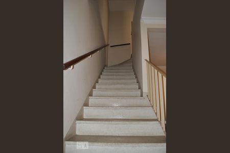 Escada - acesso aos quartos de casa à venda com 3 quartos, 190m² em Vila Mariana, São Paulo