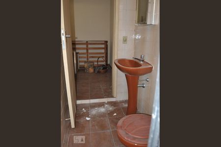 Casa à venda com 190m², 3 quartos e 3 vagasBanheiro - Casa dos fundos