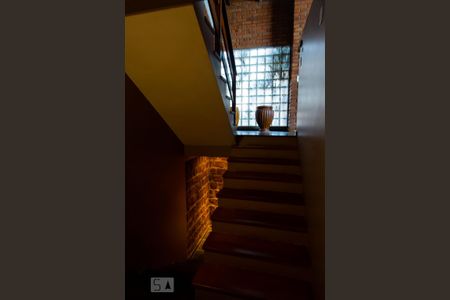 Casa à venda com 600m², 4 quartos e 2 vagasEscada