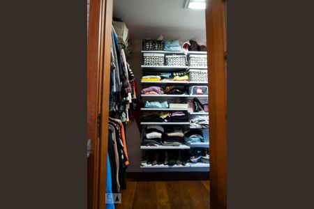 Casa à venda com 600m², 4 quartos e 2 vagasCloset da suíte 1