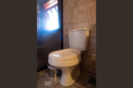 Casa à venda com 600m², 4 quartos e 2 vagasBanheiro da Suíte 2