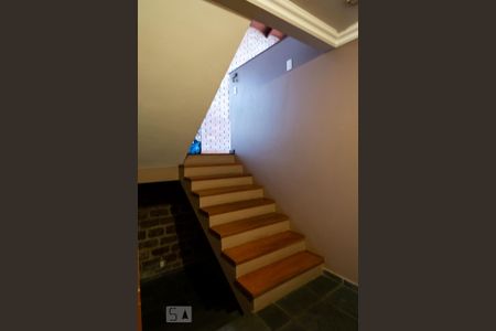 Casa à venda com 600m², 4 quartos e 2 vagasEscada