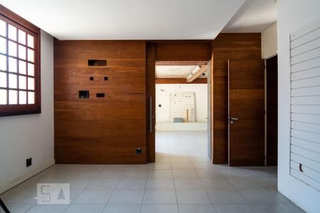 Casa à venda com 600m², 4 quartos e 2 vagasEscritório