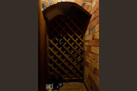 Casa à venda com 600m², 4 quartos e 2 vagasAdega