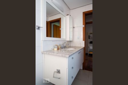 Casa à venda com 600m², 4 quartos e 2 vagasBanheiro