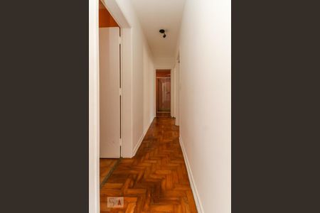 Corredor de apartamento para alugar com 2 quartos, 75m² em Vila Madalena, São Paulo