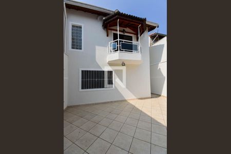 Casa à venda com 201m², 3 quartos e 3 vagas Casa à venda com 201m², 3 quartos e 3 vagasÁrea Externa