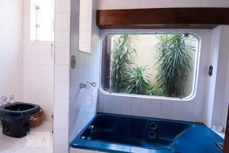 Casa à venda com 400m², 4 quartos e 4 vagasBanheiro da Suíte