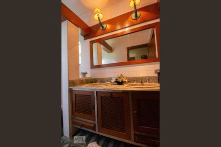 Casa à venda com 400m², 4 quartos e 4 vagasBanheiro