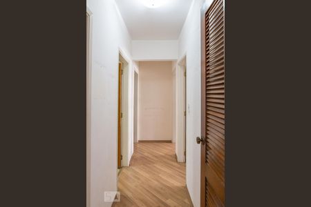 Corredor de apartamento para alugar com 3 quartos, 117m² em Pompeia, São Paulo