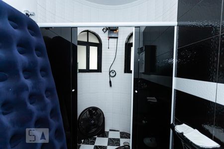 Casa à venda com 350m², 4 quartos e 3 vagasBanheiro suite 1