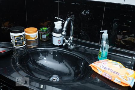 Casa à venda com 350m², 4 quartos e 3 vagasDetalhe banheiro suite 2