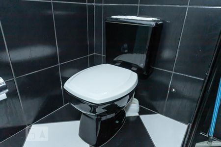 Casa à venda com 350m², 4 quartos e 3 vagasDetalhe banheiro