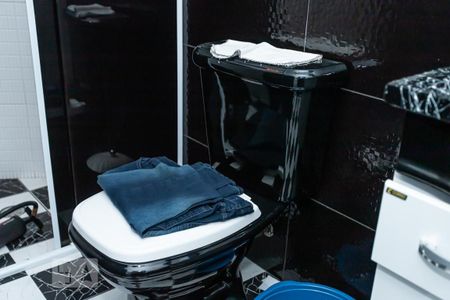 Casa à venda com 350m², 4 quartos e 3 vagasDetalhe banheiro suite 1