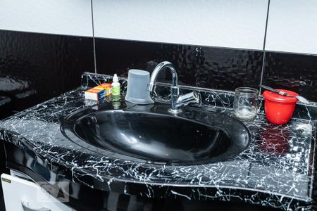 Casa à venda com 350m², 4 quartos e 3 vagasDetalhe banheiro suite 1