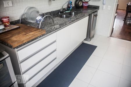 Apartamento à venda com 174m², 3 quartos e 2 vagasCozinha - Armários