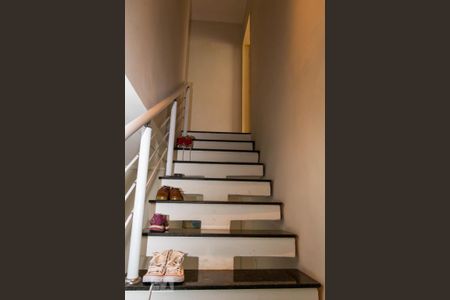 Casa à venda com 288m², 4 quartos e 4 vagasEscada