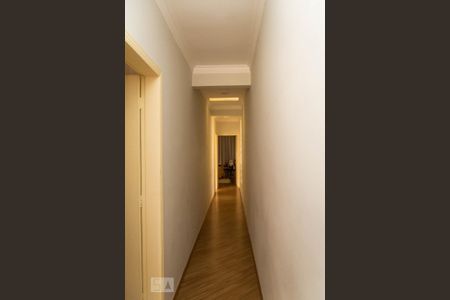 Casa à venda com 288m², 4 quartos e 4 vagasCorredor