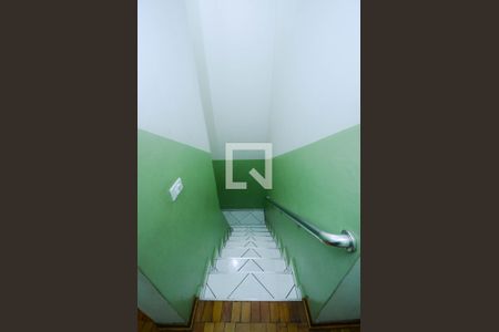 Casa à venda com 197m², 5 quartos e 2 vagasEscada Quartos/Sala