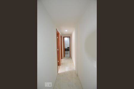 Corredor de apartamento para alugar com 3 quartos, 81m² em Penha, Rio de Janeiro