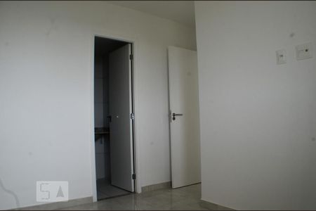 Quarto 1 com banheiro de apartamento para alugar com 2 quartos, 57m² em Cabula Iv, Salvador