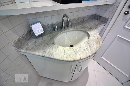 Casa à venda com 340m², 4 quartos e 4 vagasBanheiro da Suíte 2