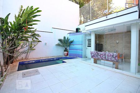 Casa à venda com 340m², 4 quartos e 4 vagasPiscina