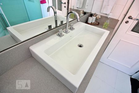 Casa à venda com 340m², 4 quartos e 4 vagasBanheiro da Suíte 1