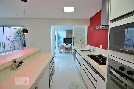 Casa à venda com 340m², 4 quartos e 4 vagasCozinha