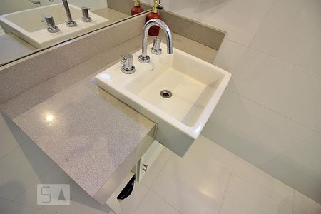 Casa à venda com 340m², 4 quartos e 4 vagasBanheiro da Suíte 3