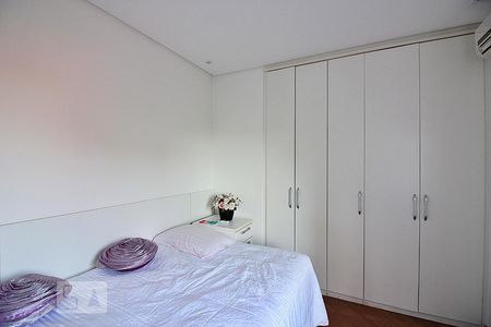 Casa à venda com 340m², 4 quartos e 4 vagasQuarto 2 - Suíte