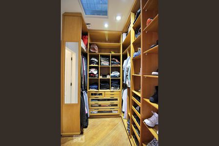 Casa à venda com 340m², 4 quartos e 4 vagasCloset do Quarto 3 - Suíte