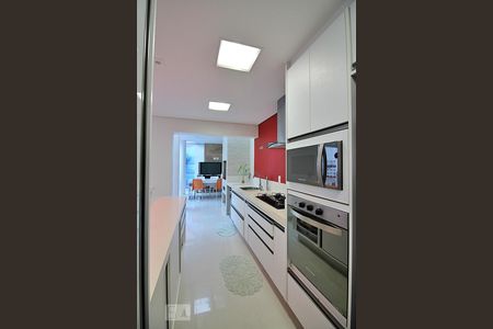 Casa à venda com 340m², 4 quartos e 4 vagasCozinha