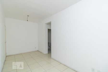 Sala de apartamento para alugar com 2 quartos, 58m² em Jardim Sulacap, Rio de Janeiro