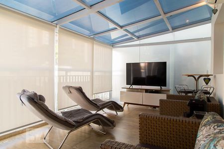 Apartamento à venda com 96m², 2 quartos e 2 vagas Apartamento à venda com 96m², 2 quartos e 2 vagasVaranda