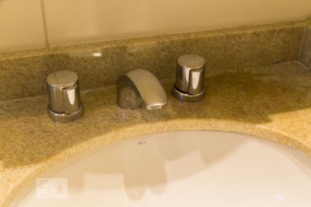 Apartamento à venda com 96m², 2 quartos e 2 vagas Apartamento à venda com 96m², 2 quartos e 2 vagasBanheiro da suíte - Torneira