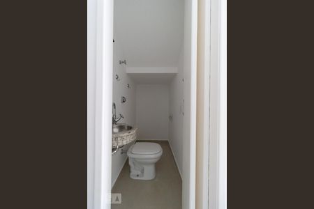 Lavabo de casa para alugar com 3 quartos, 74m² em Vila Nivi, São Paulo