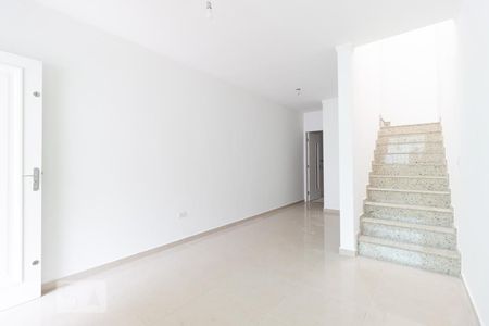 Sala de casa para alugar com 3 quartos, 74m² em Vila Nivi, São Paulo