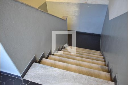 Apartamento para alugar com 57m², 2 quartos e 1 vagaEscada
