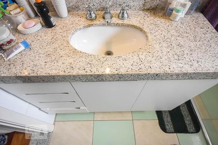 Casa para alugar com 350m², 5 quartos e 5 vagas Casa para alugar com 350m², 5 quartos e 5 vagasPia do banheiro da suíte 2