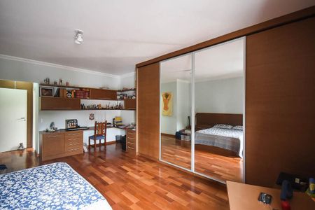 Casa para alugar com 350m², 5 quartos e 5 vagas Casa para alugar com 350m², 5 quartos e 5 vagasSuíte 2
