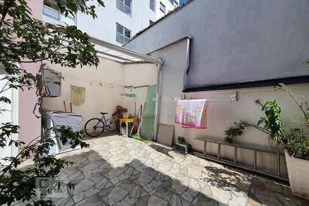 Casa à venda com 238m², 6 quartos e 5 vagas Casa à venda com 238m², 6 quartos e 5 vagasQuintal/área de serviço