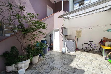 Casa à venda com 238m², 6 quartos e 5 vagas Casa à venda com 238m², 6 quartos e 5 vagasQuintal/área de serviço