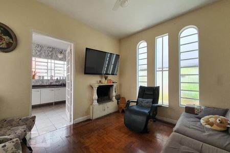 Casa à venda com 238m², 6 quartos e 5 vagas Casa à venda com 238m², 6 quartos e 5 vagasSala