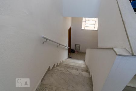 Área comum de acesso - Escada de apartamento à venda com 2 quartos, 68m² em Olaria, Rio de Janeiro