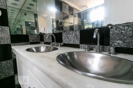 Apartamento para alugar com 160m², 3 quartos e 2 vagasSuíte 1 - Banheiro