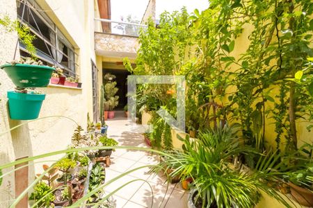 Casa à venda com 285m², 4 quartos e 1 vaga Casa à venda com 285m², 4 quartos e 1 vagaQuintal