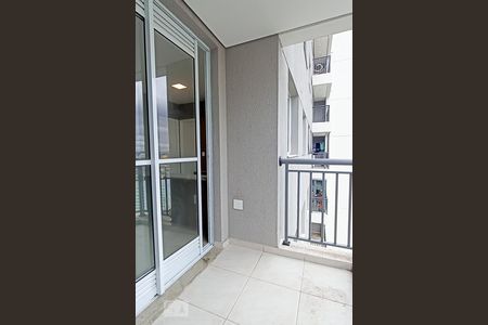 Varanda e área de serviço de apartamento para alugar com 1 quarto, 44m² em Jardim Tupanci, Barueri